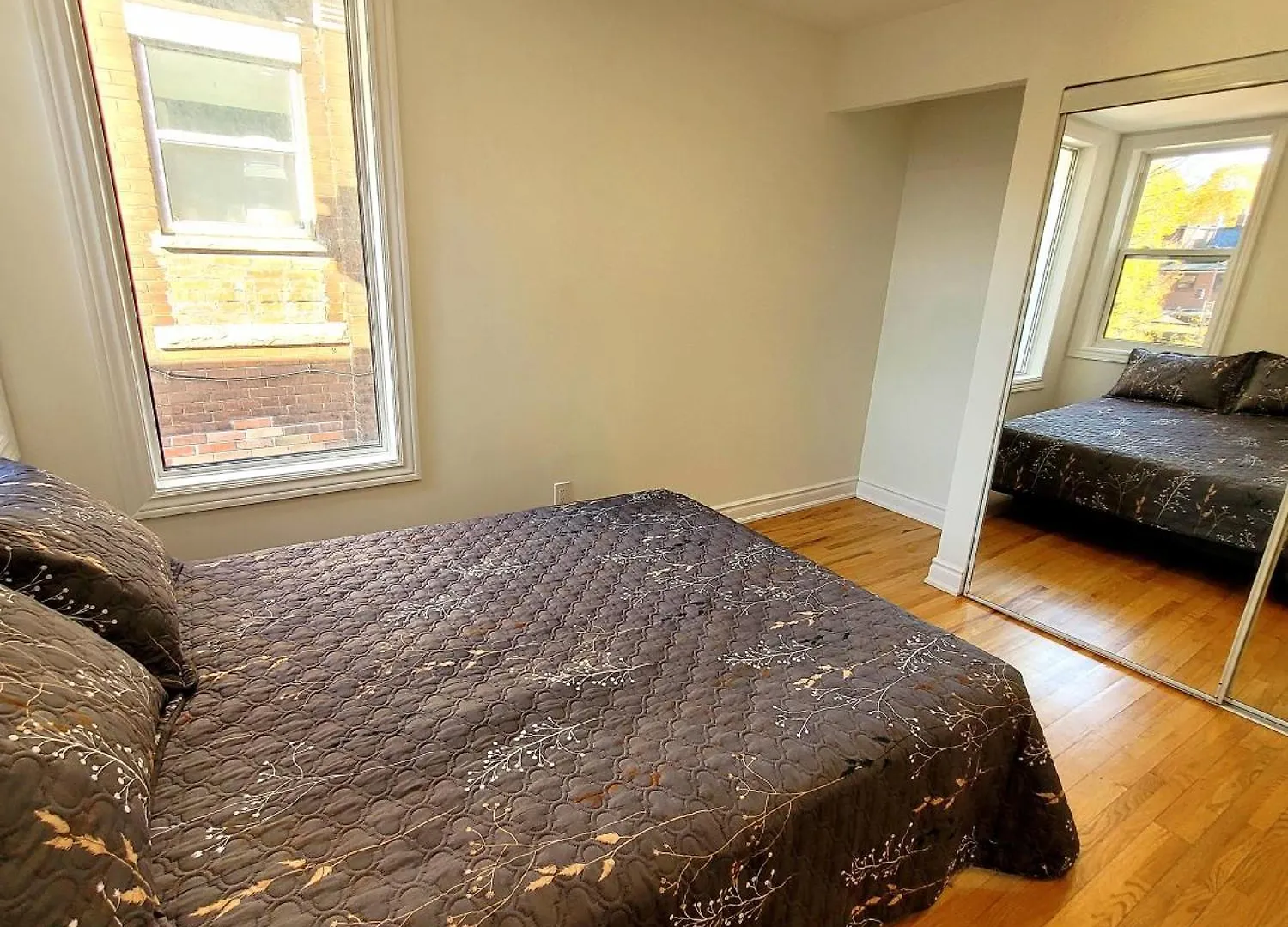 Deluxe Queen Rooms Downtown Toronto Homestay