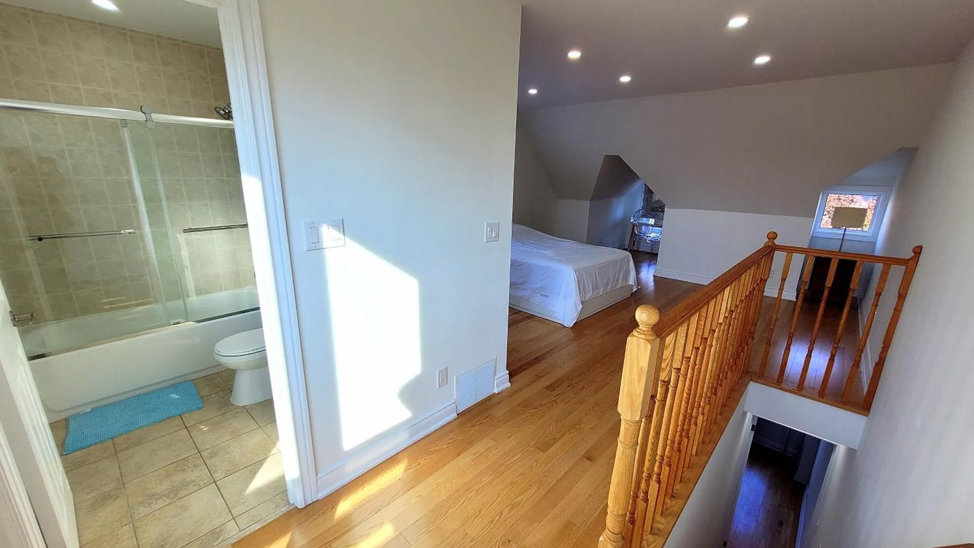 Homestay Deluxe Queen Rooms Downtown Toronto