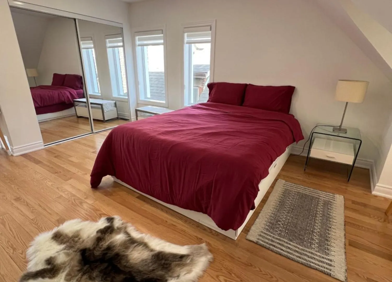 Homestay Deluxe Queen Rooms Downtown Toronto