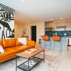 new-stylish-2br-condo-with-views-in-north-b3k-5c8.halifax-hotels.org/